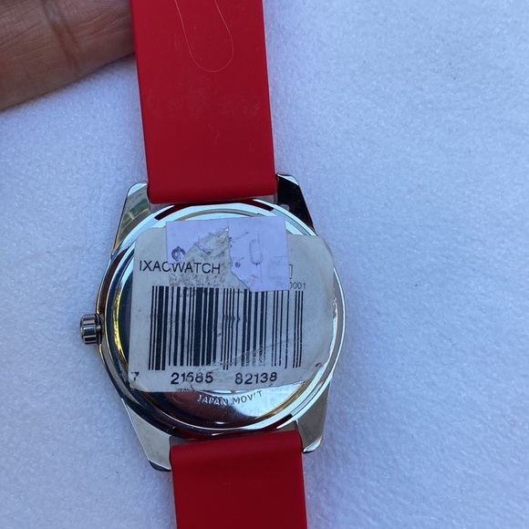 NEW GUESS LADIES SILVER TONE CASE RED SILICONE WATCH - Picture 4 of 4